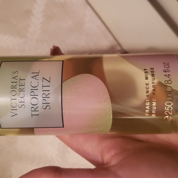 Like new🔥Tropical Spritz Victorias secret body fragrance mist - Picture 4 of 5